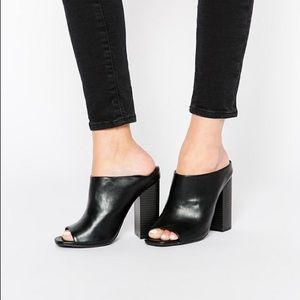 Black heeled mule